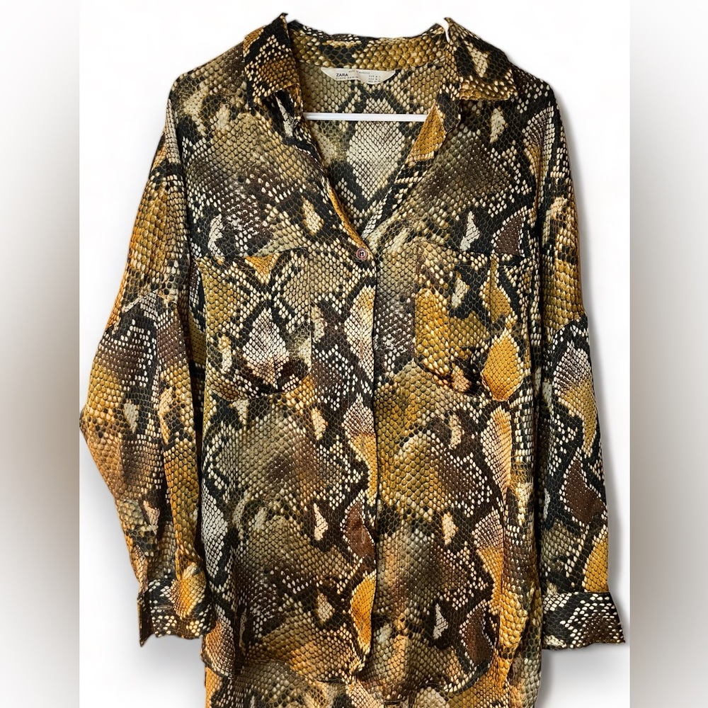 Fashionable oversize-Blouse with Animal Print